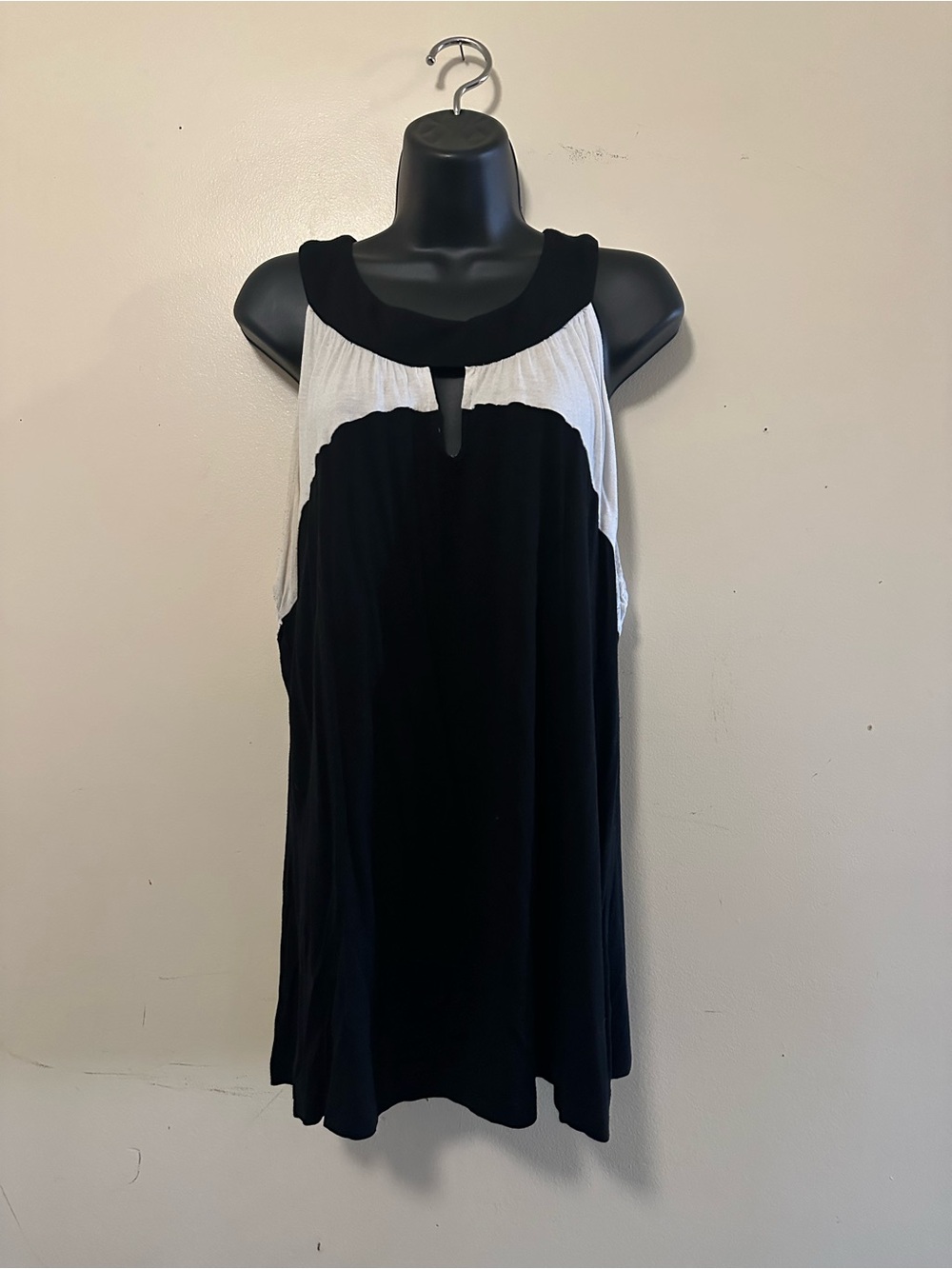 Addition Elle Sleeveless Black and White Keyhole Tank Top